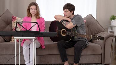 Teen with small tits analyzed on sofa